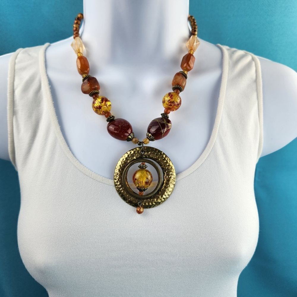 🔺️Vintage Red & Orange Boho Beads & Gold a Toned Hammered Pendant Necklace